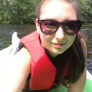 Meet your Posher, Melissa